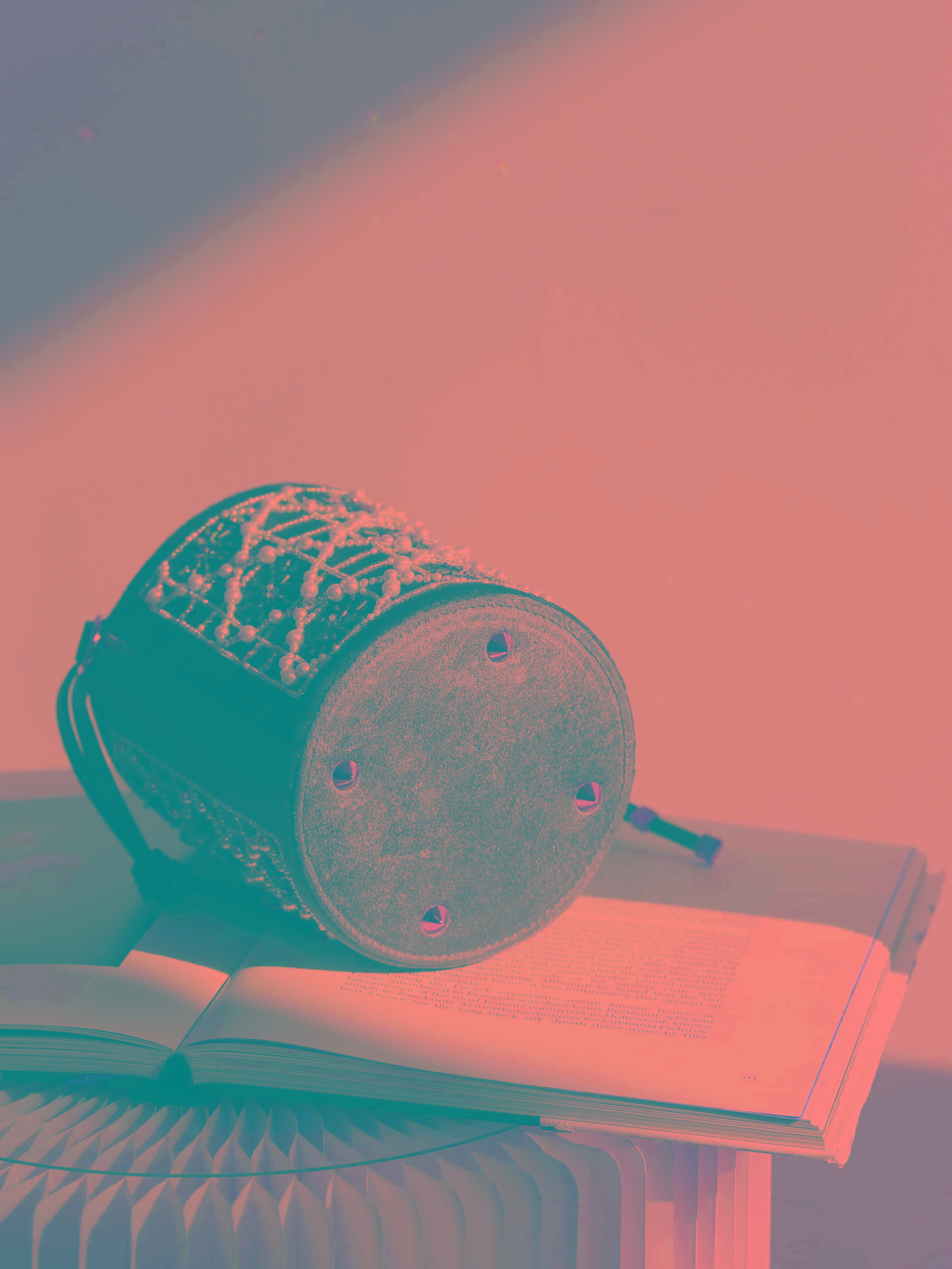 灰色菱格水桶包 第2张图