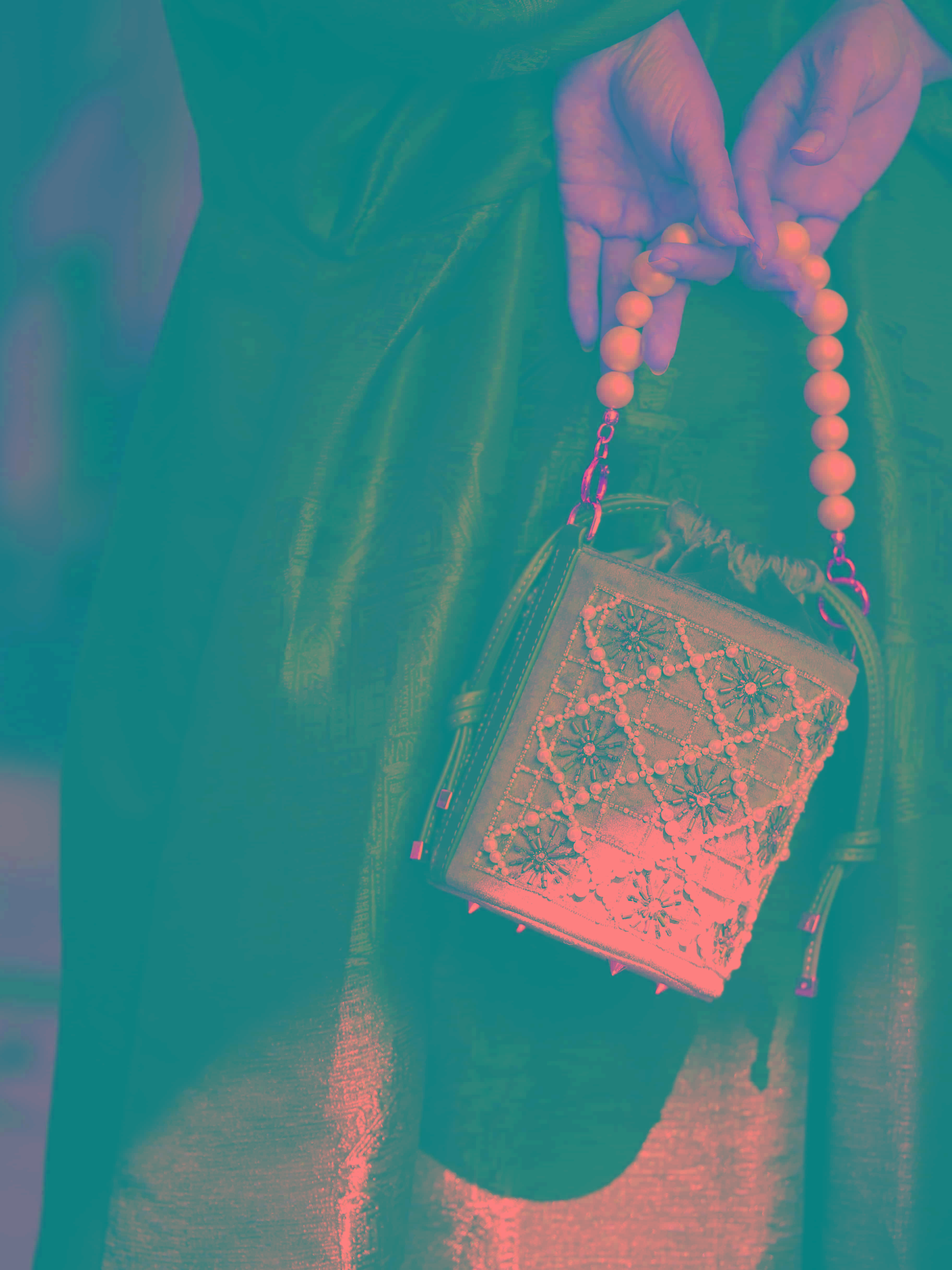 灰色菱格水桶包 第4张图