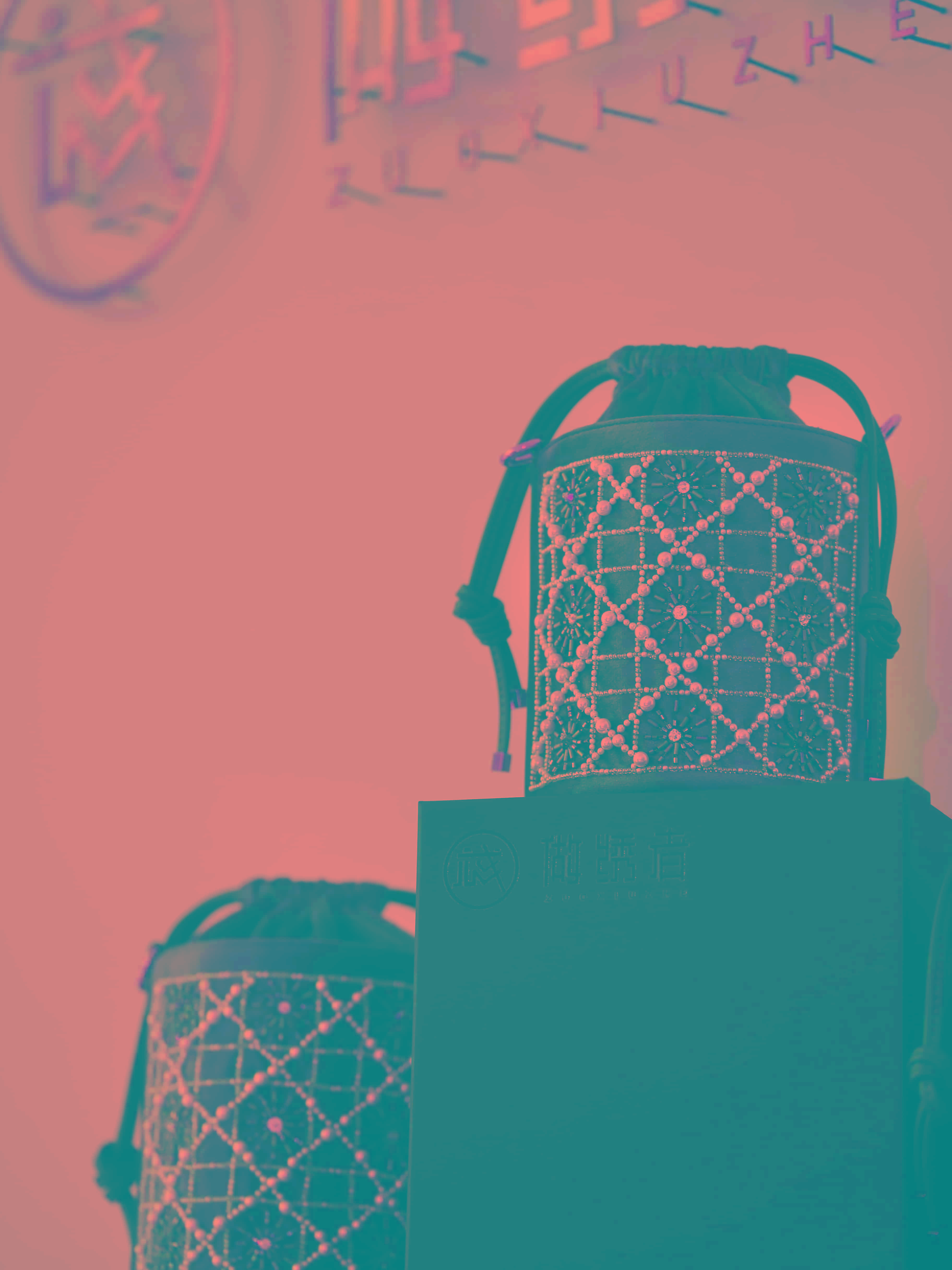 灰色菱格水桶包 第6张图