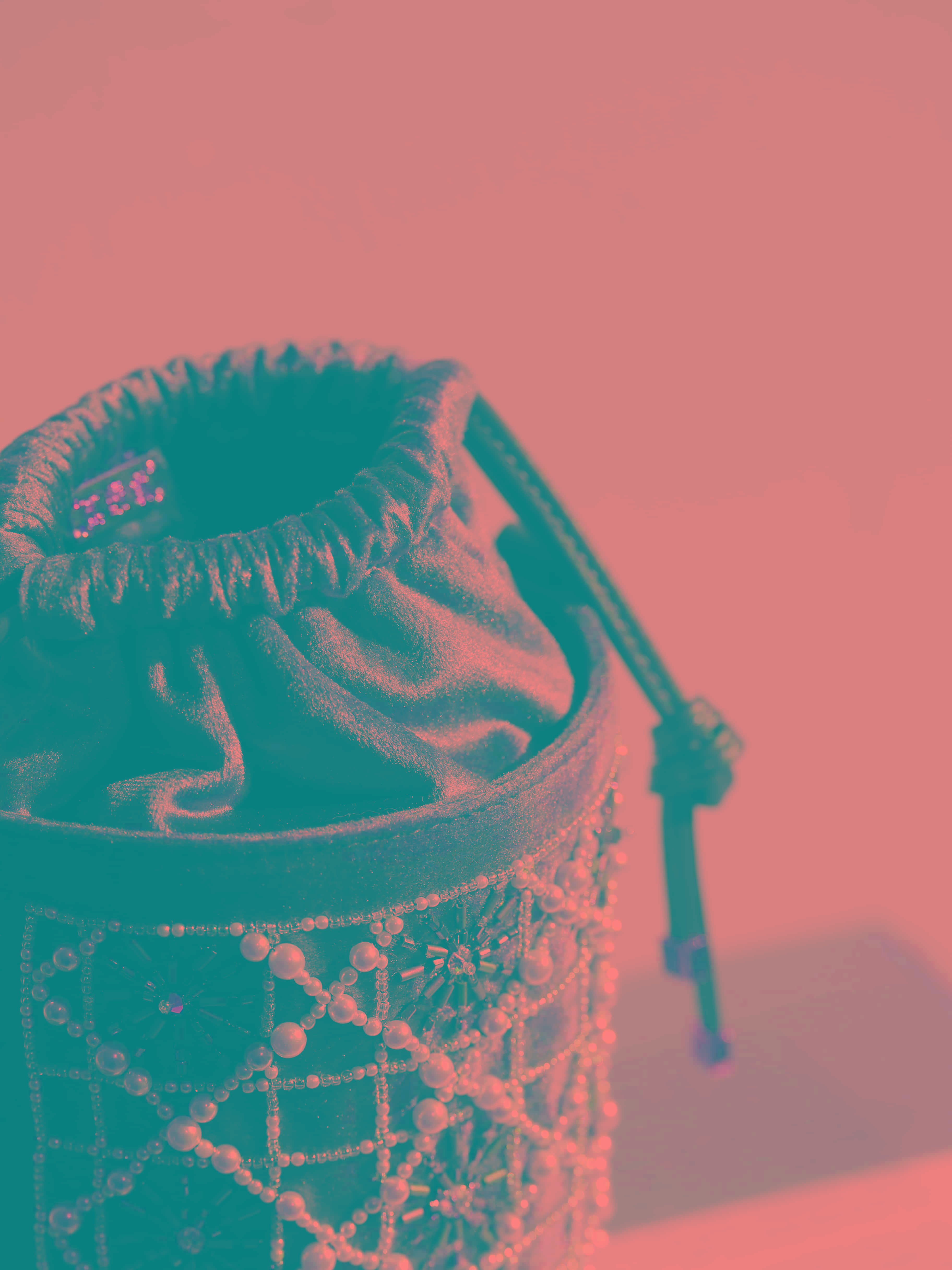 灰色菱格水桶包 第7张图