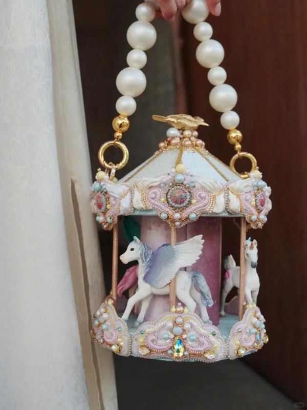 旋转木马 第1张图