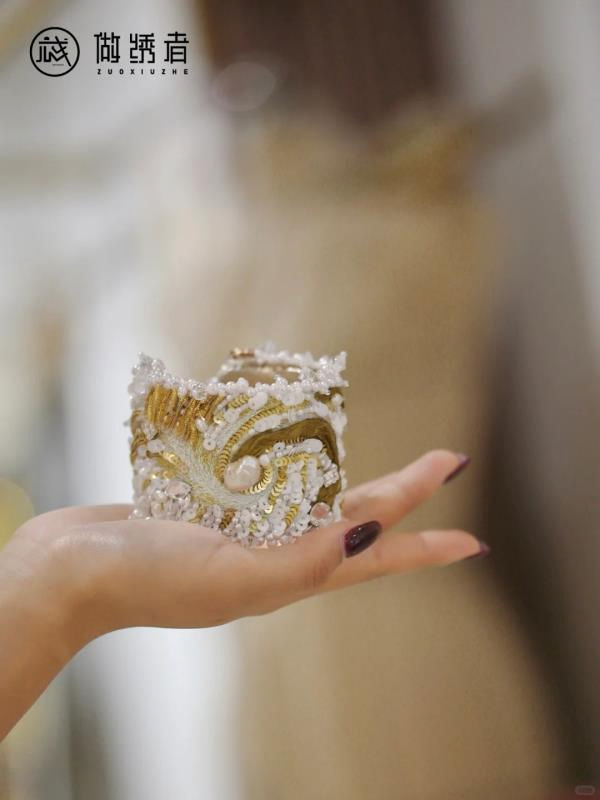 琉璃刺绣手镯 第1张图