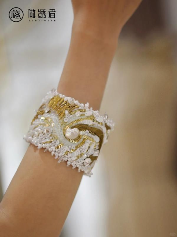 琉璃刺绣手镯 第2张图