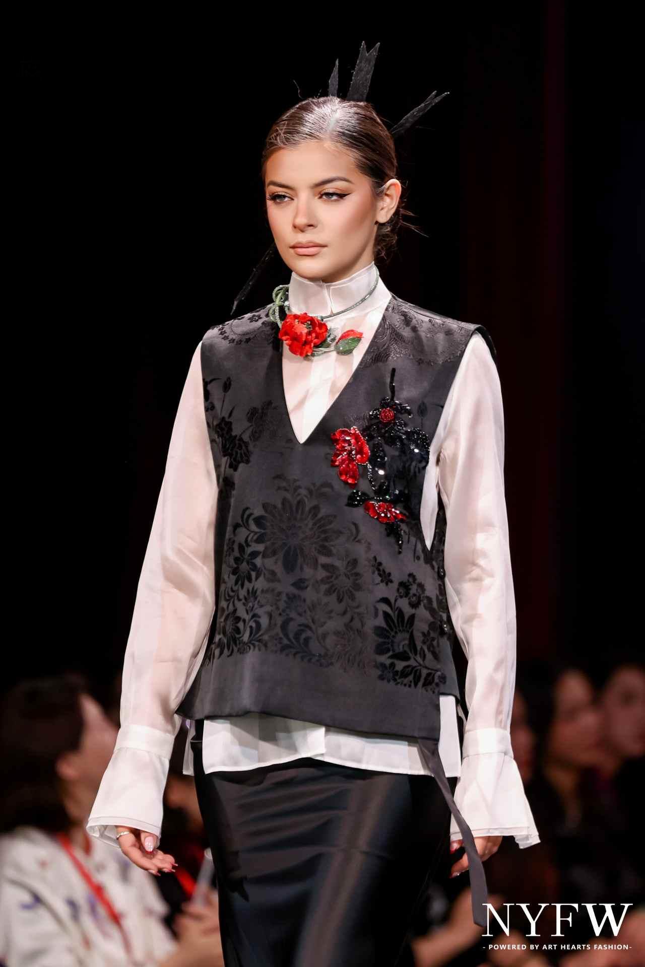 黑红杜鹃 第1张图